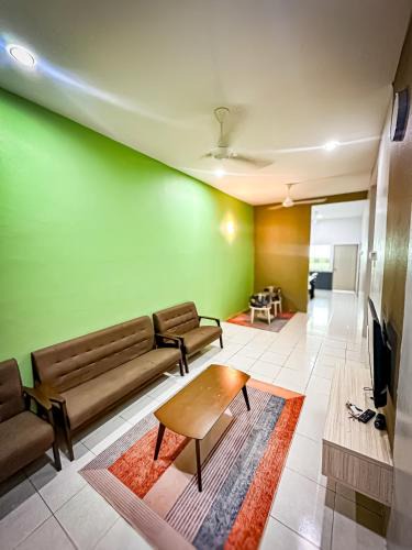 Kampung Raban House | Sofea Homestay Raban Lake