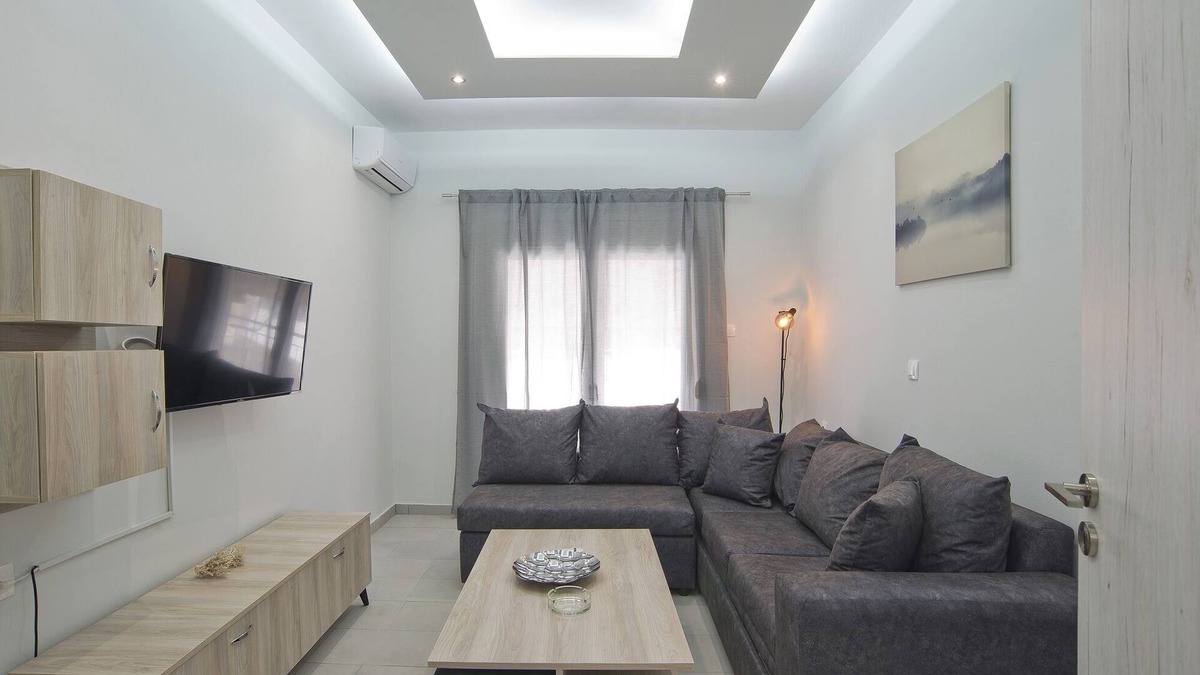 Peiraiki Apartment | Sofia's Home Piraeus Modern, Reno, Fully Equipped