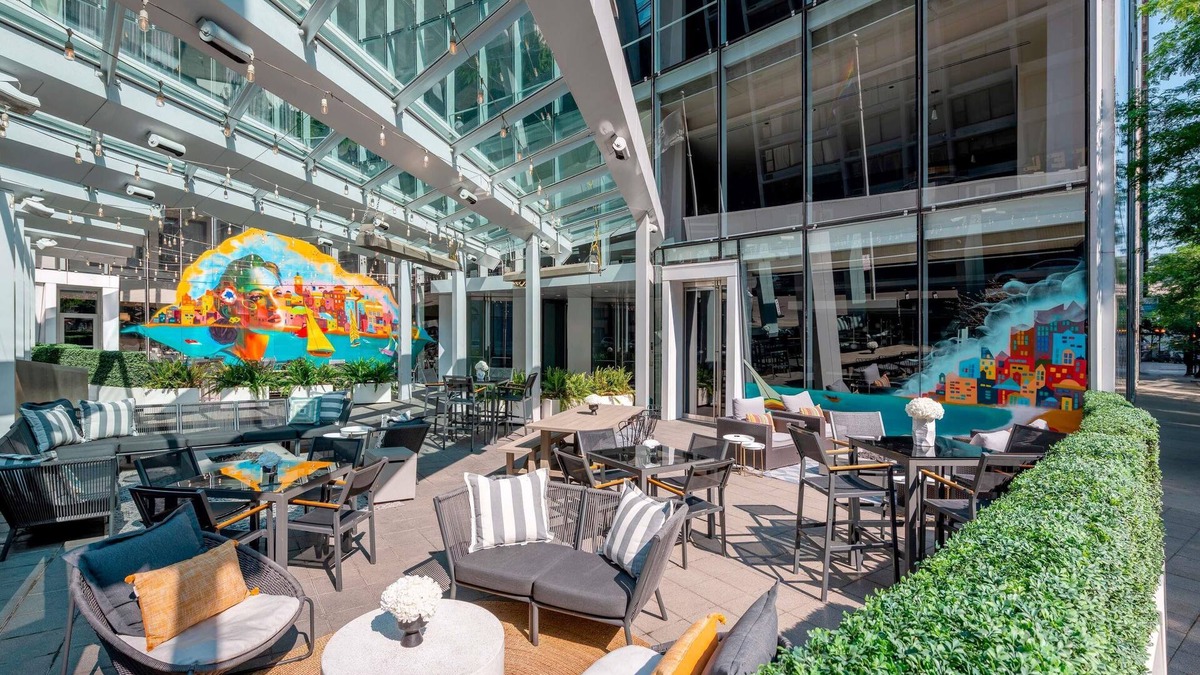Rush and Division Hotel | Sofitel Chicago Magnificent Mile