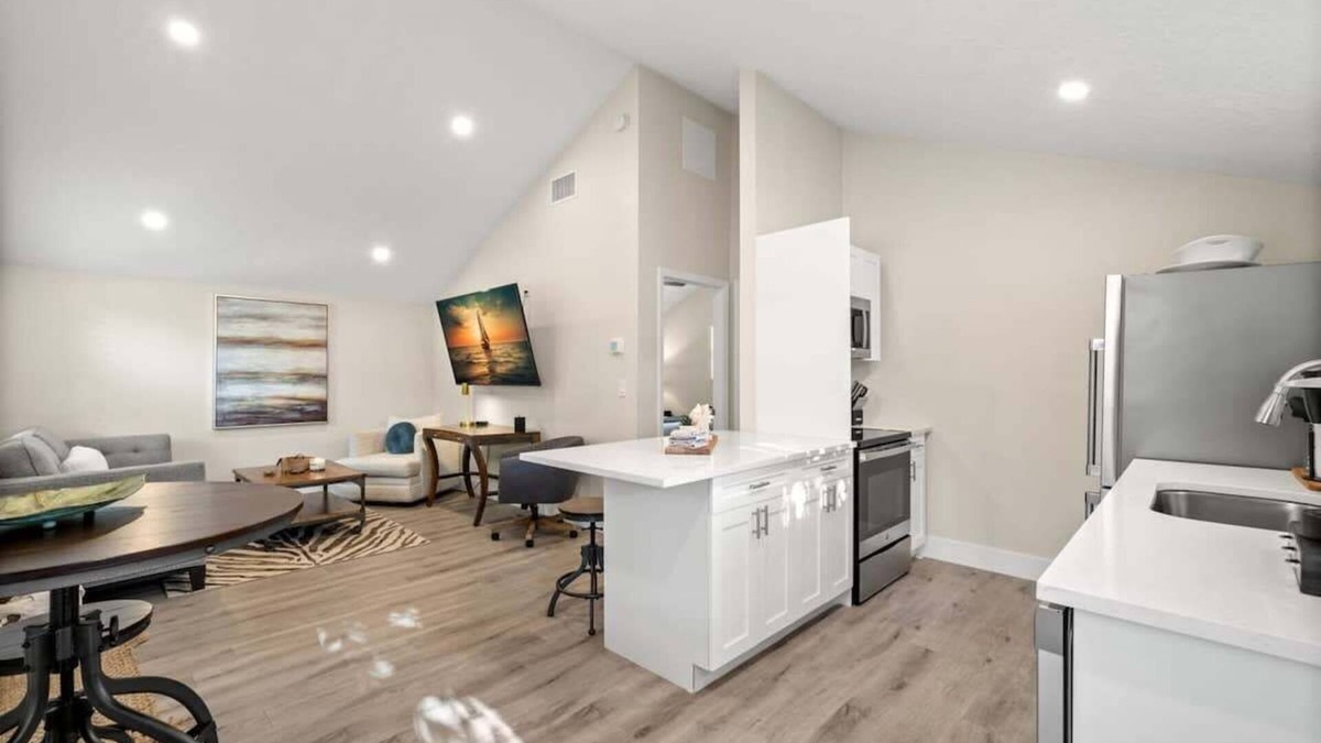 Courier City - Oscawana House | SoHo Suite by Brightwild | Steps to SoHo!