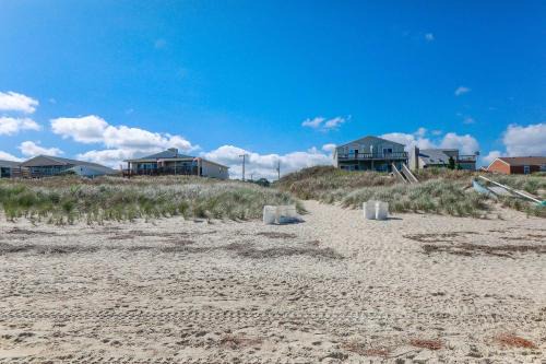 Chic's Beach Apartment | Sojourn's Sea Views with Balcony Sleeps 4