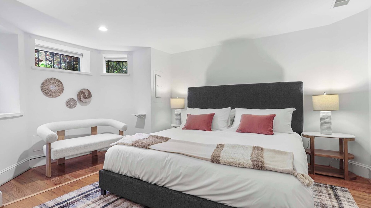 Dupont Circle Apartment | Sojourn Top-tier Walk Score by Chic Local Eateries