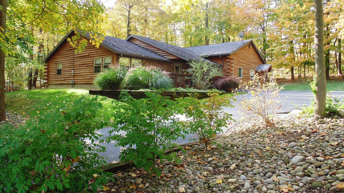 Dundee Cabin | Sojourner's Lodge & Log Cabin Suites