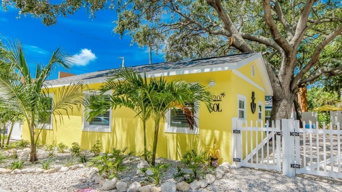 Independence Square Cottage | SOL Cottage, Best Experience in IRB, new AC, totally remodeled, free parking