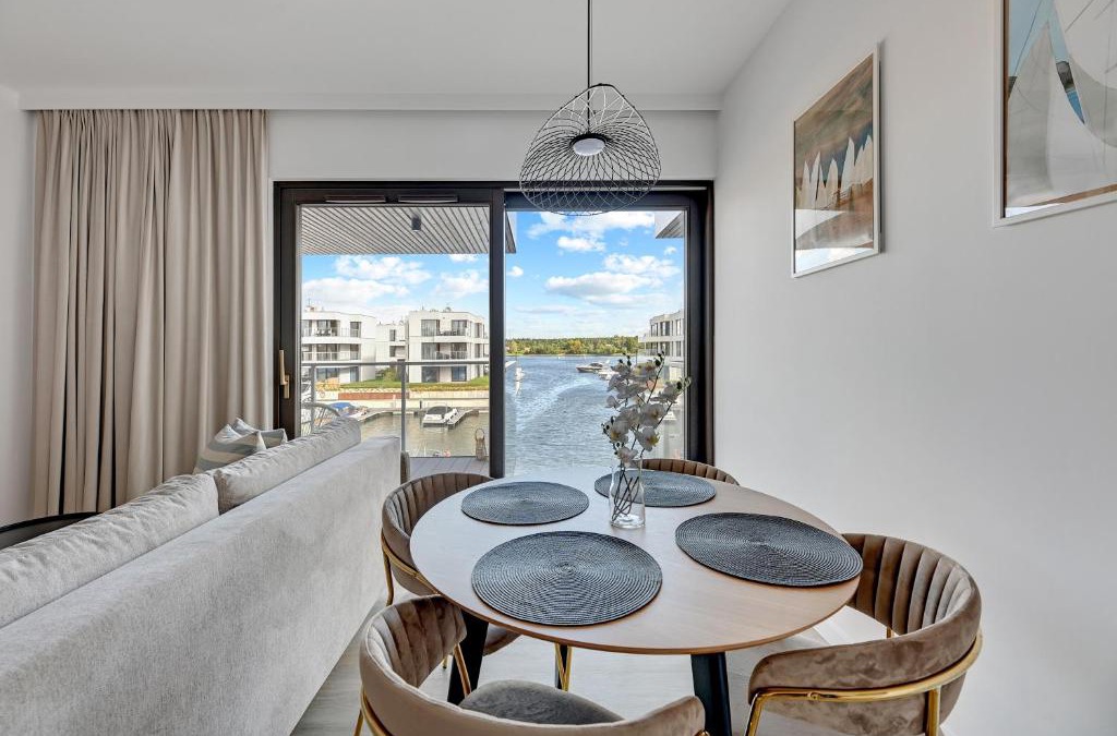 Orlinki Apartment | Sol Marina - Pool, SPA, Wellness, Riverview & Parking by Downtown Apartments