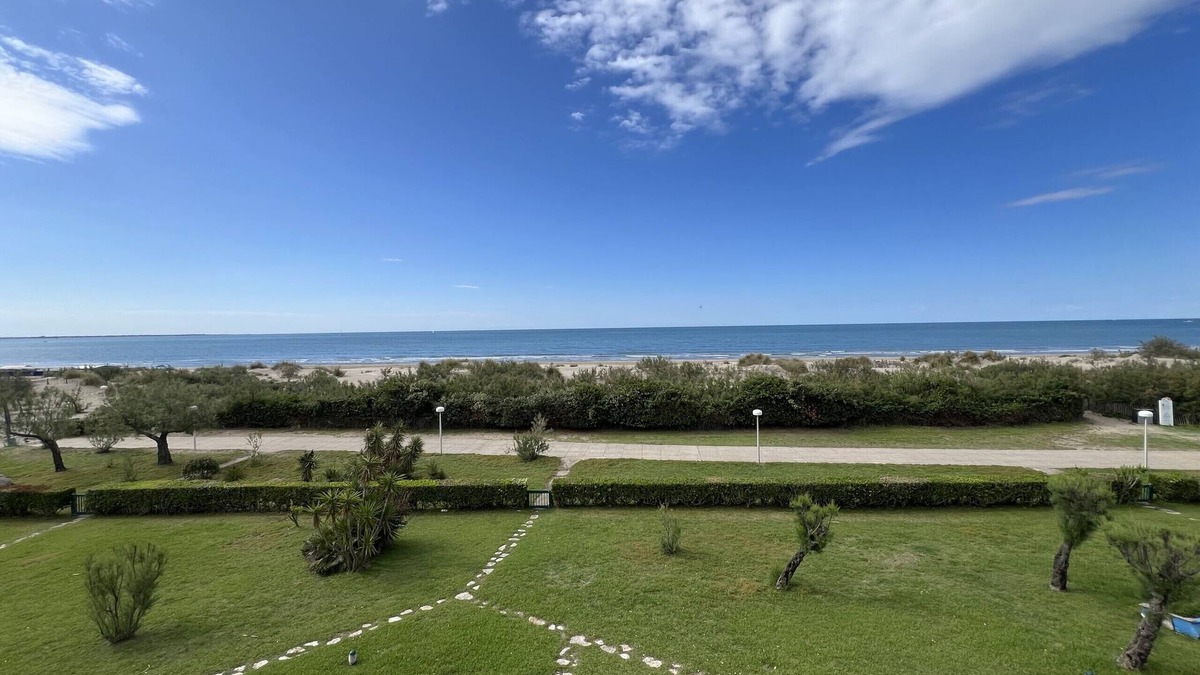 Montpellier Apartment | Sol-y-Days Escale, crossing apartment facing the sea