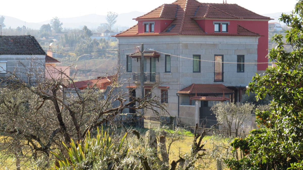 Seia House | Solar dos Alperces Double bedroom, private bathroom. Price/room/night