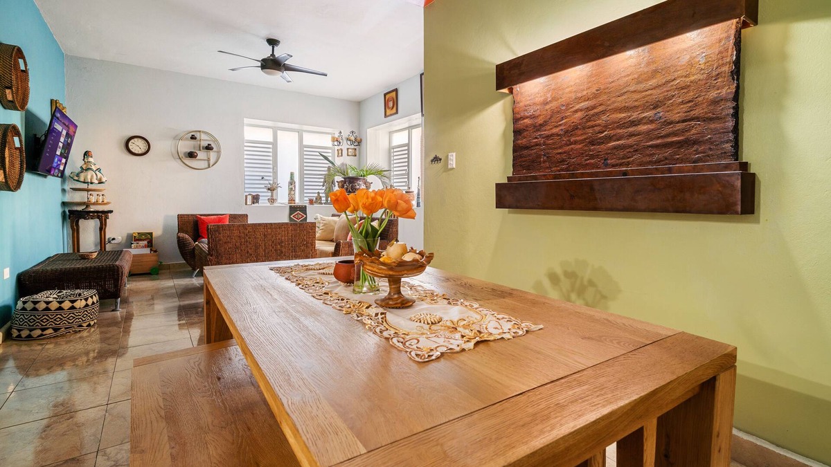 San Juan House | SOLAR POWERED- 3BR w/Kings + Yard, Porch & Grill. 6 Minute Walk to Beach & Eats