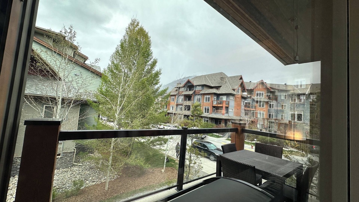 Canmore Resort | Solara Corner Suite-Pool & Hot Tub & Spa