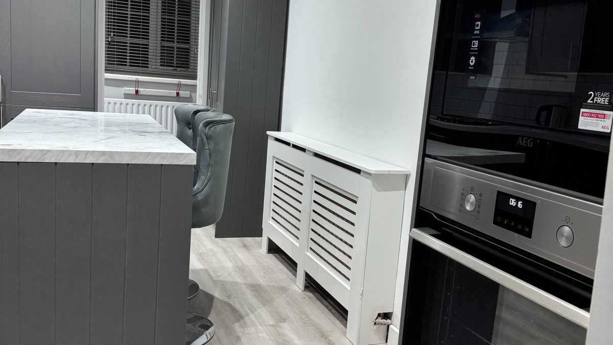 Burslem House | Sole Diamond Home. 3 bedroom, 5sleeps, 1 king, 1 double and 1 single size.