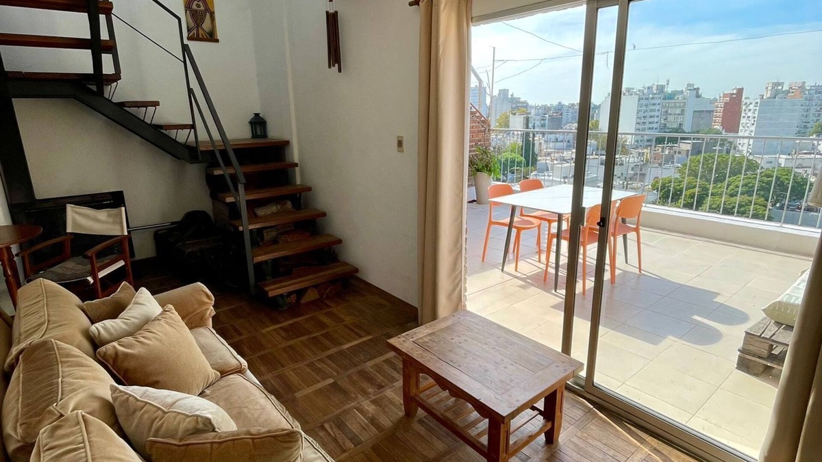 Pocitos Apartment | Soleado Penthouse Duplex Cerca de la Playa y el Parque