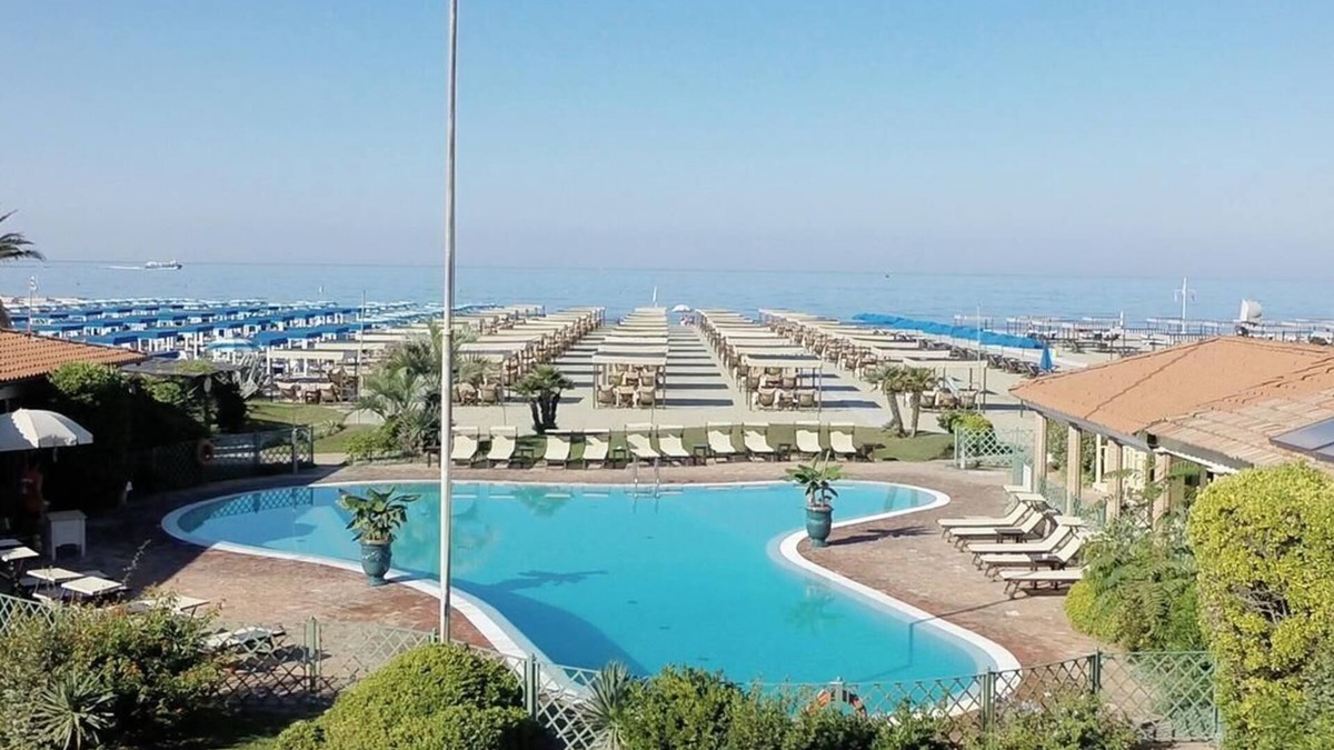 Marina di Pietrasanta House | ❤️Soleado with private TENT by the sea ❤️