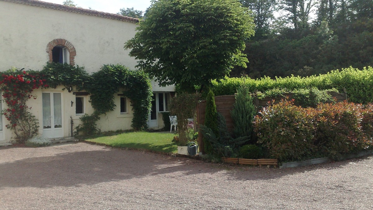 Vouvant Cottage | Soleil (2 Bedrooms - sleeps 4/5)