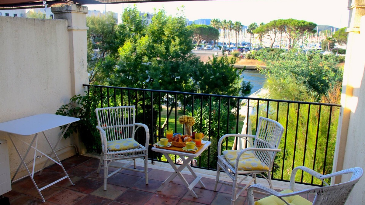 Port Grimaud Apartment | Soleil Bleu appart. On the beach