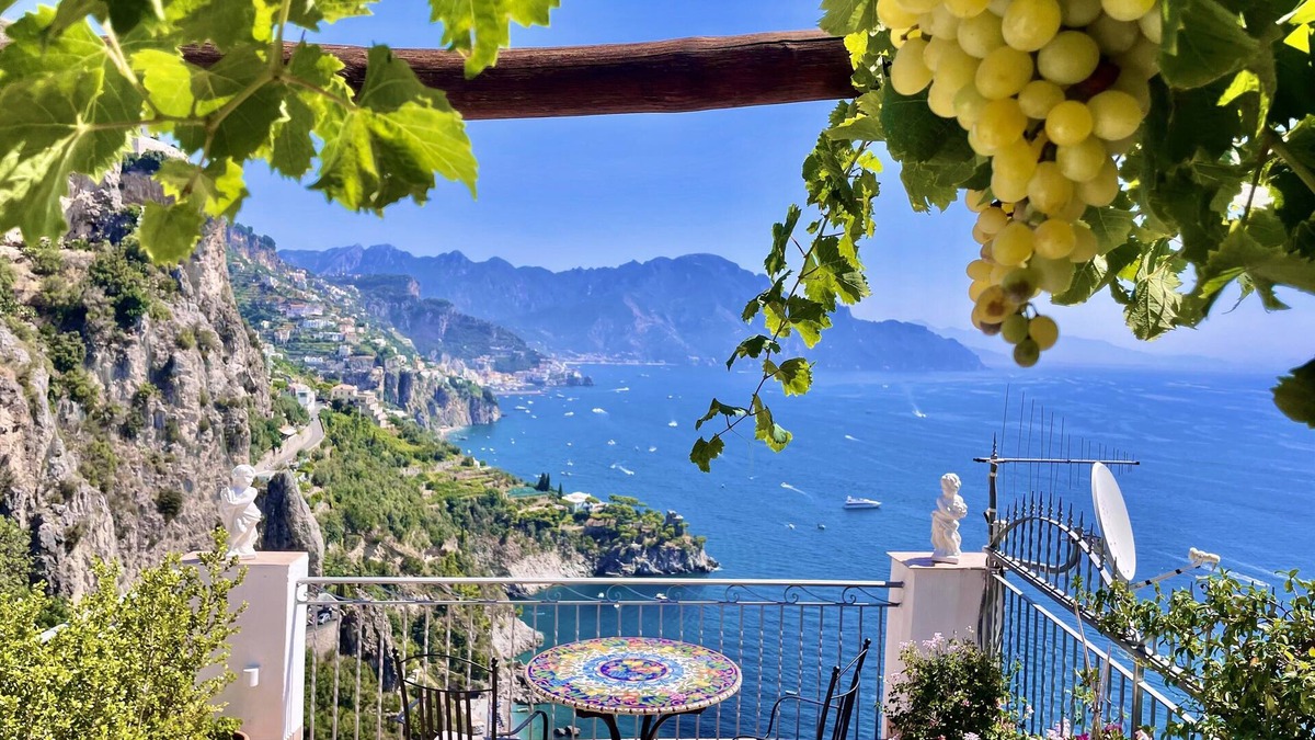Conca dei Marini Apartment | SOLELUNA apartment with terrace with amazingr sea views.