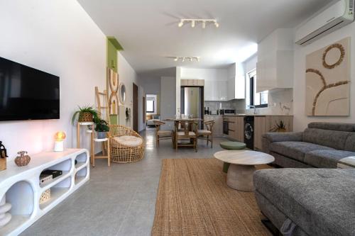 Larnaca Apartment | Solenne - Stylish 2-BR Apartment & Balcony in Larnaca