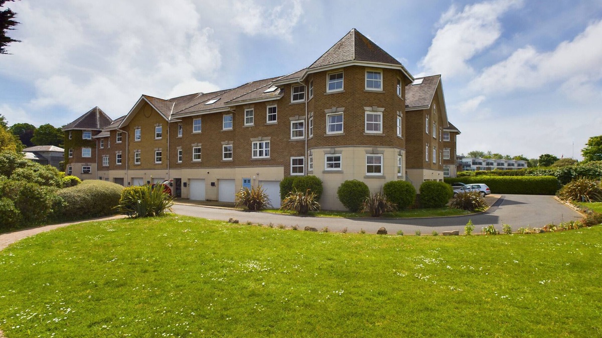 Bembridge Ski Chalet | Solent Landing No. 12A - Beachfront
