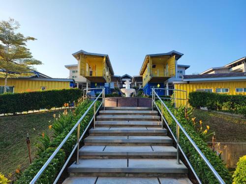 Tanjung Pelandok Hotel | Solesor Kampong Beach Resort