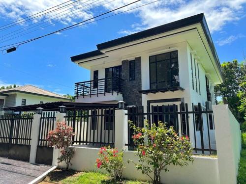 Davao House | Solitary Golf Home w/Pool
