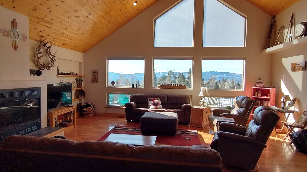 Angel Fire House | Solitude, 20 mile views, Wildlife, Hot tub, Skiing, Perfect for families!