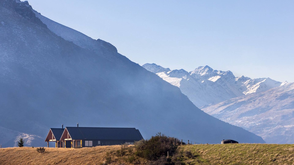 Kingston Cabin | Solitude Lodge a private mountain retreat 40 minutes from Queenstown Airport