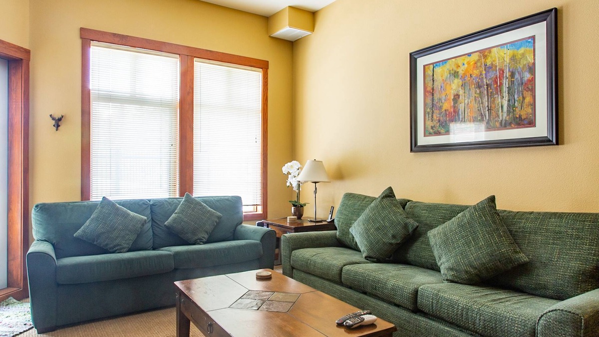 Salt Lake Mountain Resorts Condo | Solitude Resort ski in/out. 1 bedroom + den. Eagle Springs East #103. Sleeps 5.
