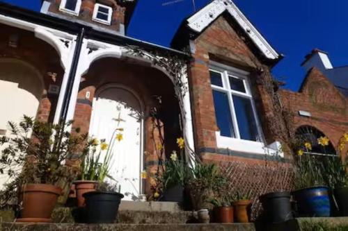 Rostrevor House | Solo Traveller Guest Lodgings
