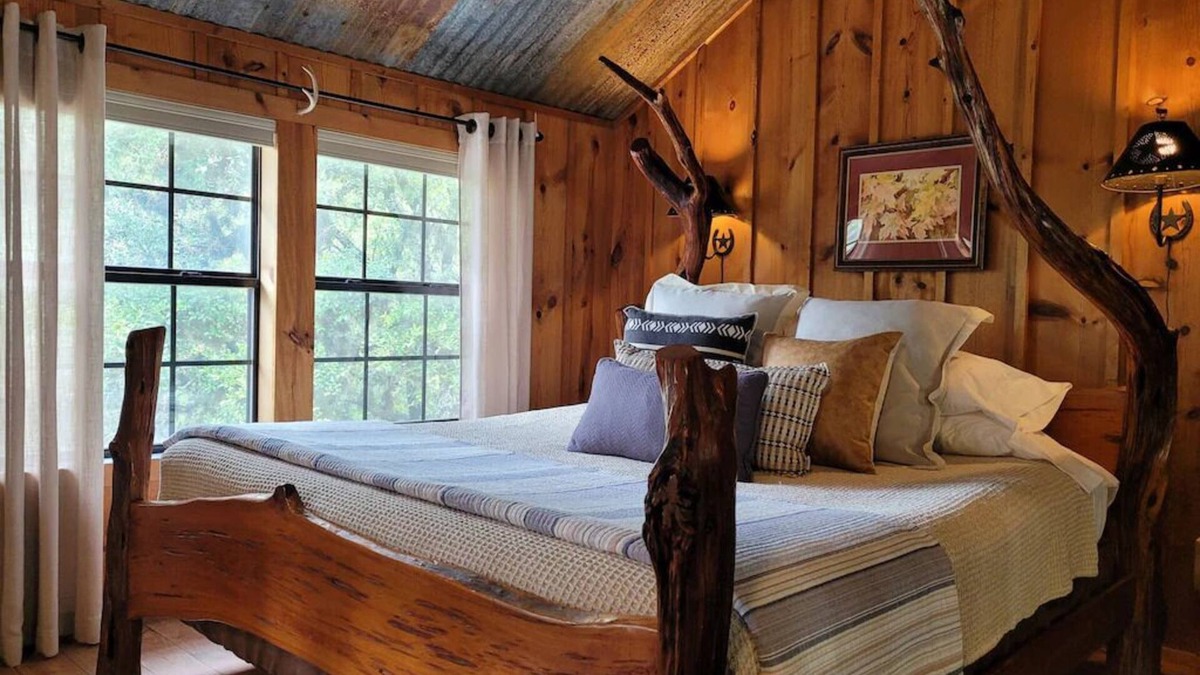 Leakey Cabin | Solomon's Den - A Romantic Hill Country Escape