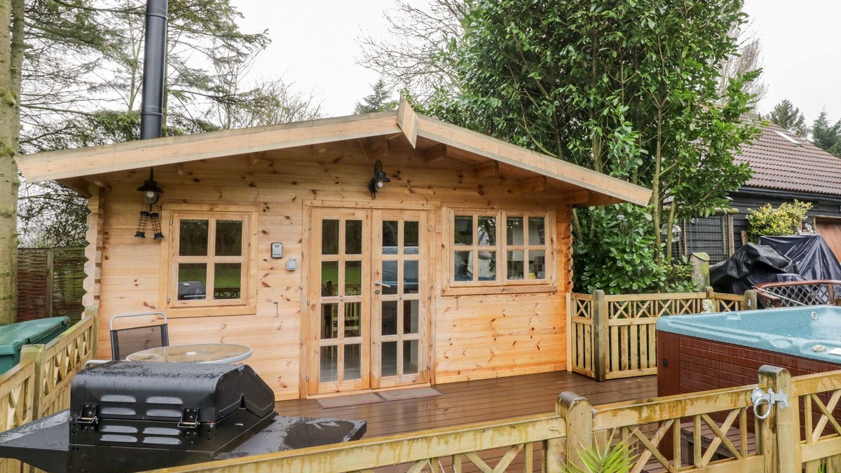 Diss Cottage | SOMEPLACE ELSE, romantic, with a garden in Diss