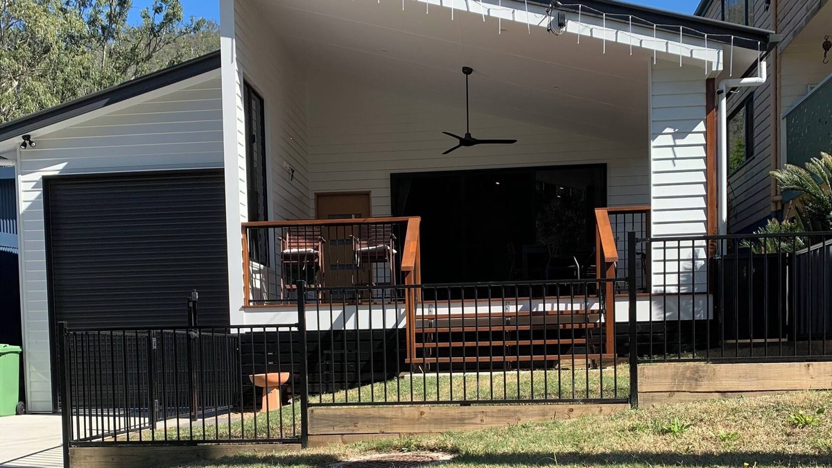Somerset Dam House | Somerplace at Somerset Village, Somerset Dam. Sleeps 8.