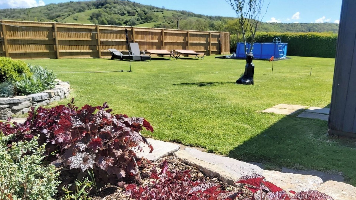 Compton Dundon Cottage | Somerset, detached cottage, large enclosed garden, outdoor dining, pet friendly!