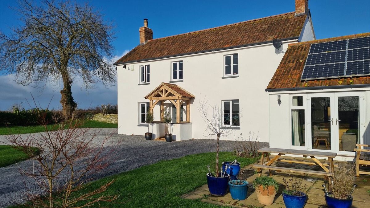 Muchelney Cottage | SOMERSET HOUSE, family friendly, with hot tub in Middlezoy