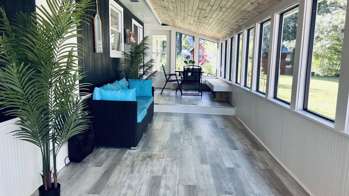 Effingham House | Something About Sara: 4BR Lake House on Lake Sara