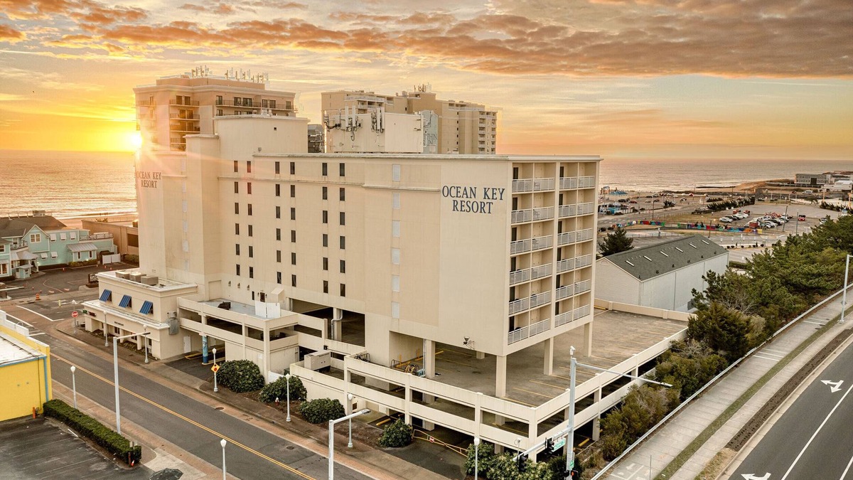 Northeast Virginia Beach Resort | Something in the Water Rental