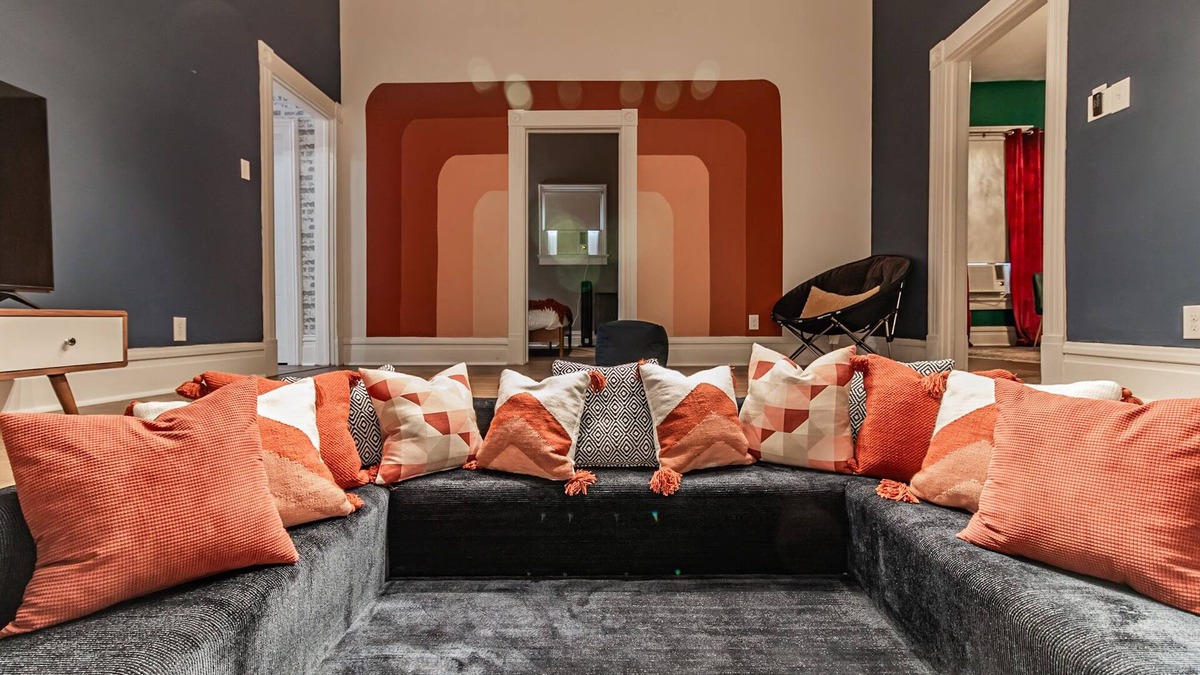 Evansville House | Something to talk about in Haynie's Corner! Walk anywhere, sleeps 6!