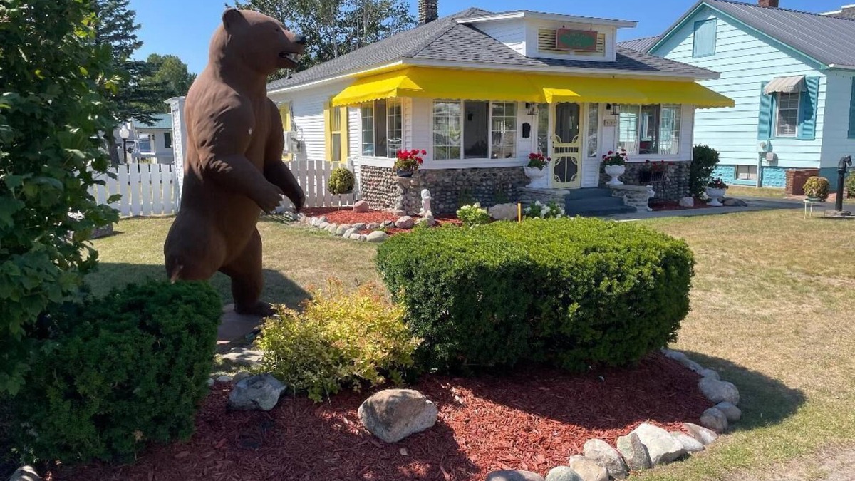 Mackinaw City Cottage | Somewhere in Time Cottage