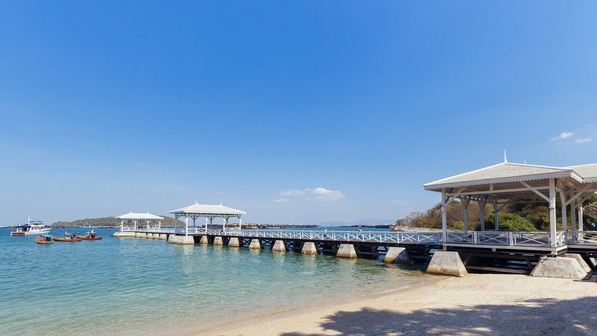 Ko Sichang Hotel | Somewhere Koh Sichang