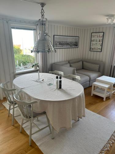 Smogen Apartment | Sommarlägenhet nära Smögenbryggan