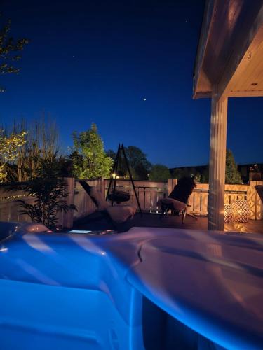 Stre House | Sommerferie egen båt ,jacuzzi, bålpanne og grill,ukesleie i juli