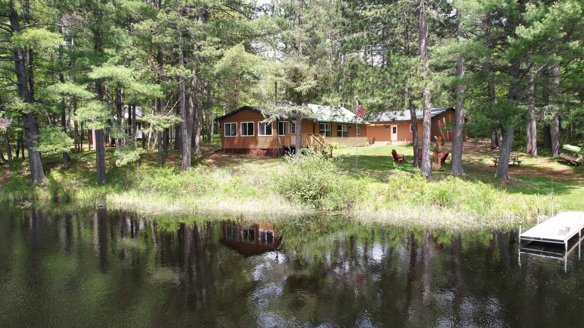 Tomahawk Cabin | Somo River Home - Fire Pit, Dog Friendly, W&D, Kayaks, Canoe