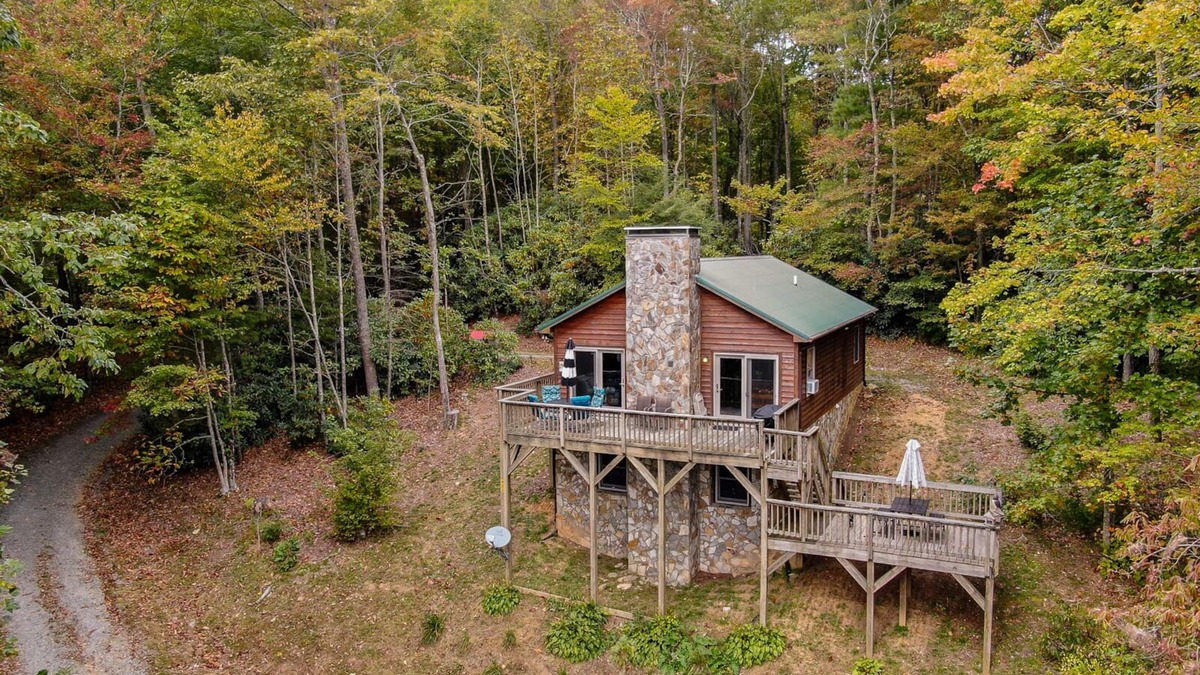 Vilas Cabin | Songbird Cabin is serenity tucked away on the edge of a Christmas Tree Farm