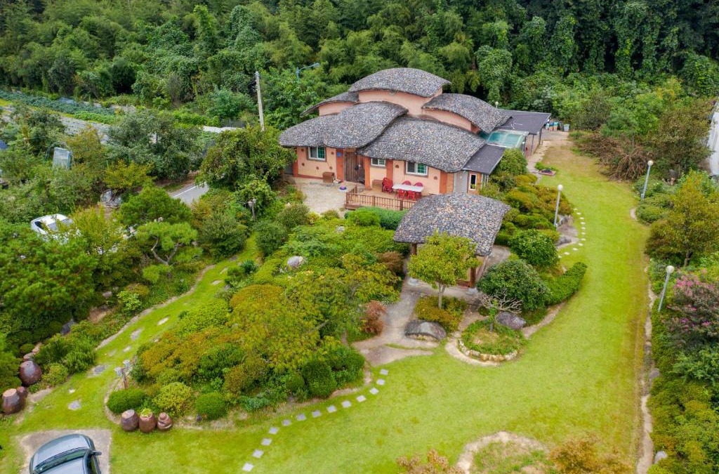 Wonyul-ri House | Songjukheon Pension