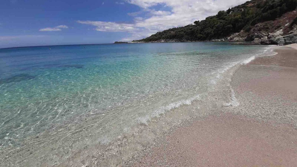 Agii Apostoli House | Sonia Rustic Mansion - 5bd 30 Sec Walk To Beach!