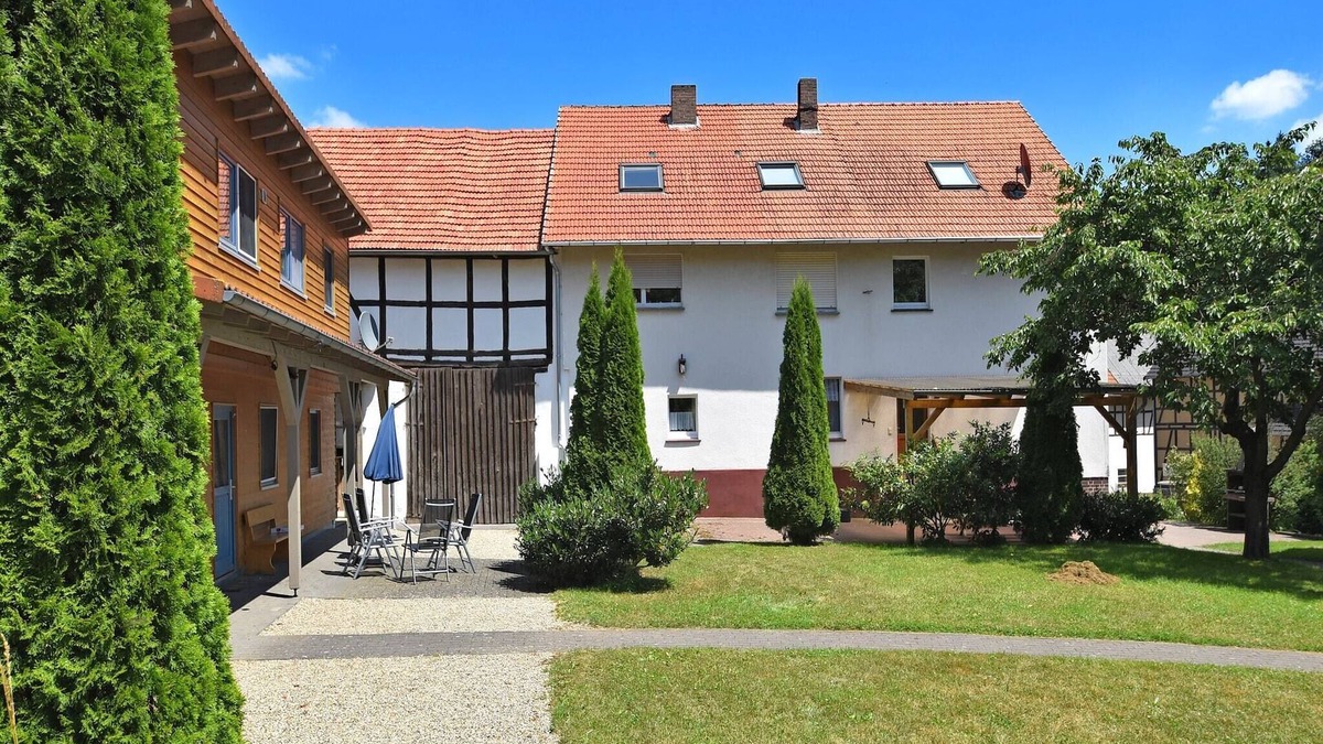 Bad Wildungen Apartment | Sonnige Ferienwohnung in Huddingen in Waldnähe