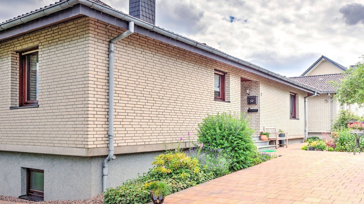 Pombsen Apartment | Sonnige Wohnung in Bad Driburg mit Garten