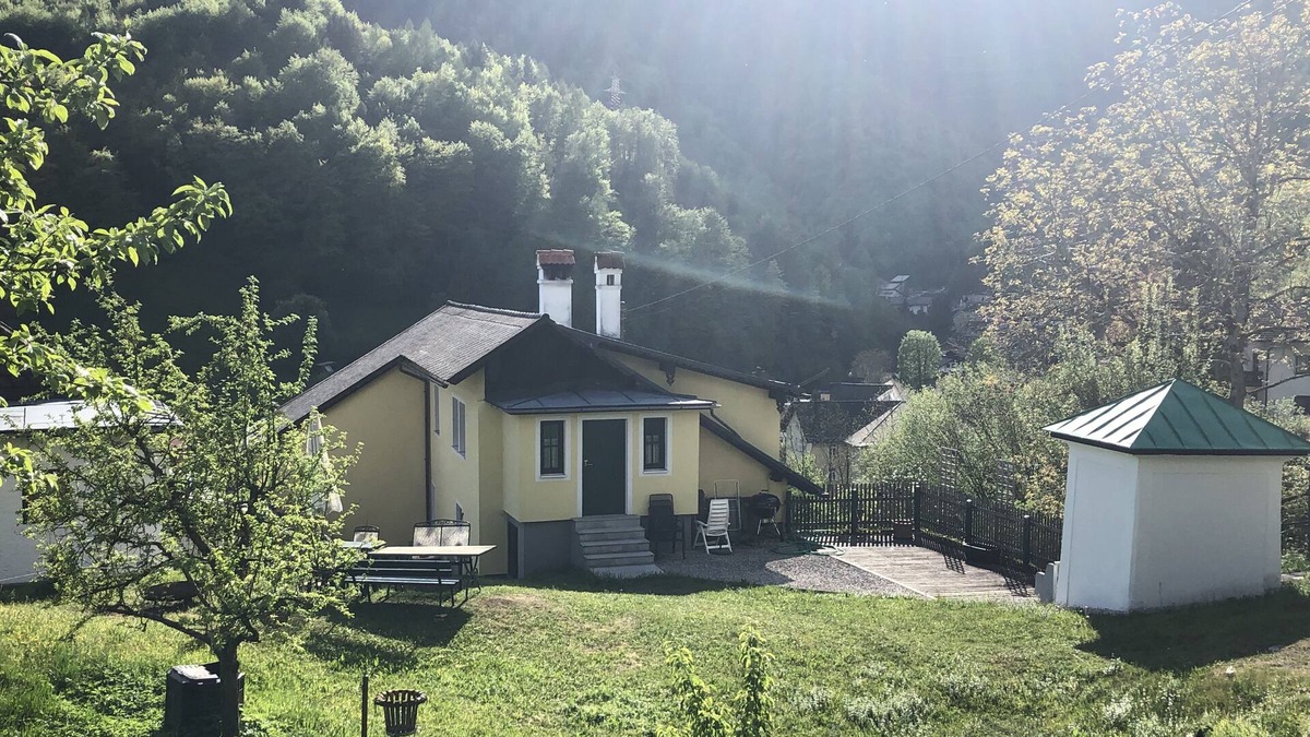Ebensee House | Sonnstein house on the south shore of Lake Traunsee in Ebensee