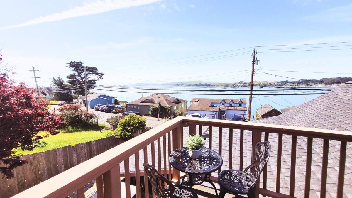 Old Town House | Sonoma Coast Retreat - Charming 2-bedroom house in tranquil Bodega Bay with WiFi