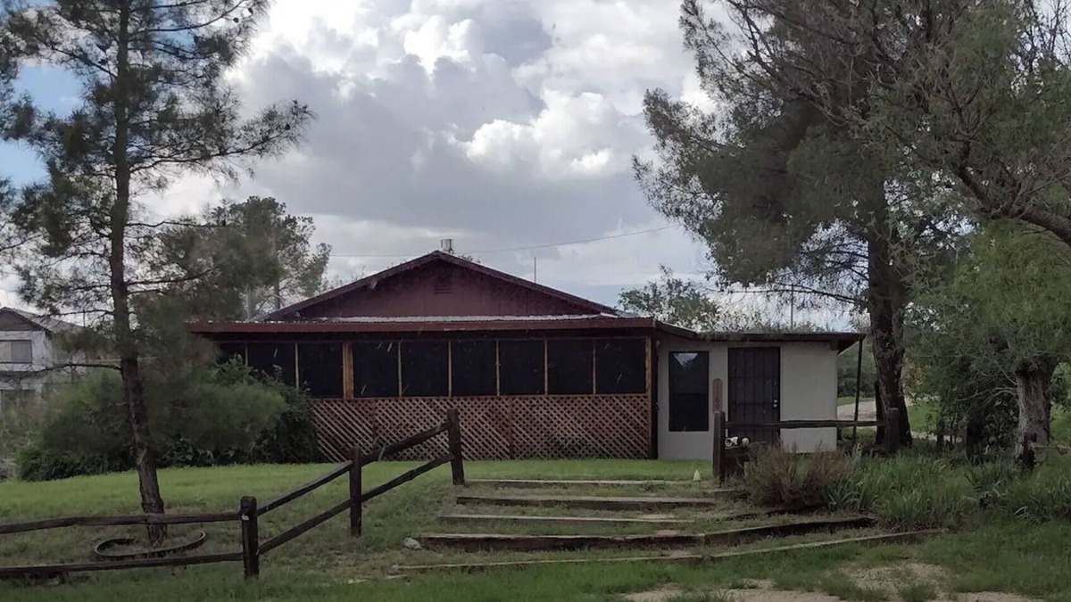 Oracle House | Sonoran desert get away charming adobe house, screened porch, lounge in Oracle