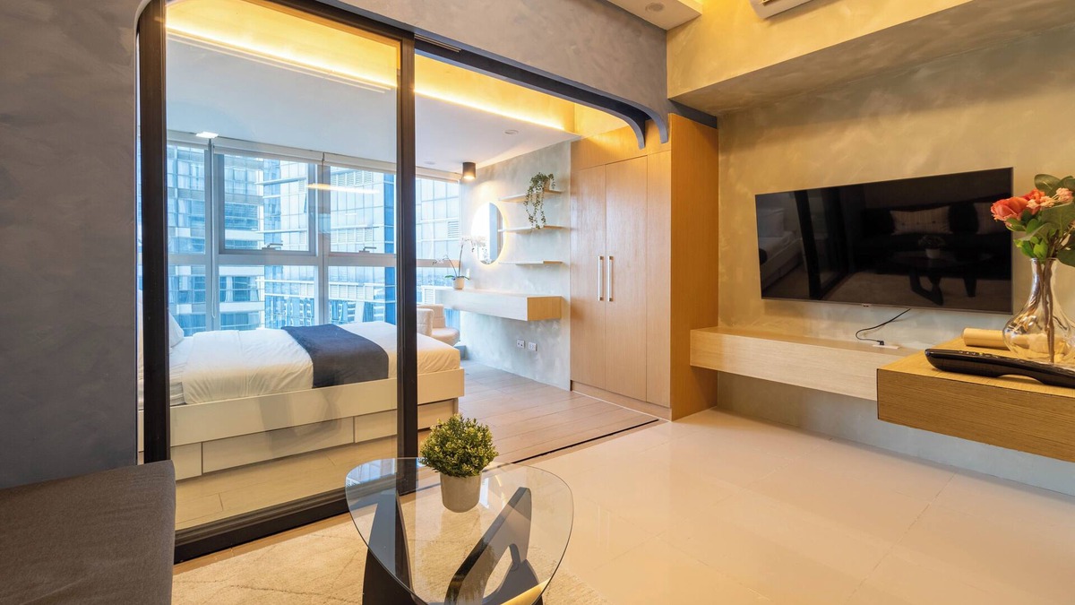 Katuparan Condo | Soothing 1-bedroom condo in lovely BGC Taguig with AC, WiFi FREE Pool use
