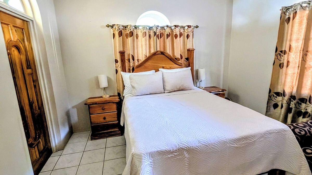 Hope Bay House | Soothing 3-bedroom house with AC in Hope Bay